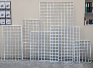 ⁦شبك تعليق جداري بسمك 4 مل مقاس ( عرض 90 سم ارتفاع 210 سم ) لون أبيض⁩ - الصورة ⁦2⁩